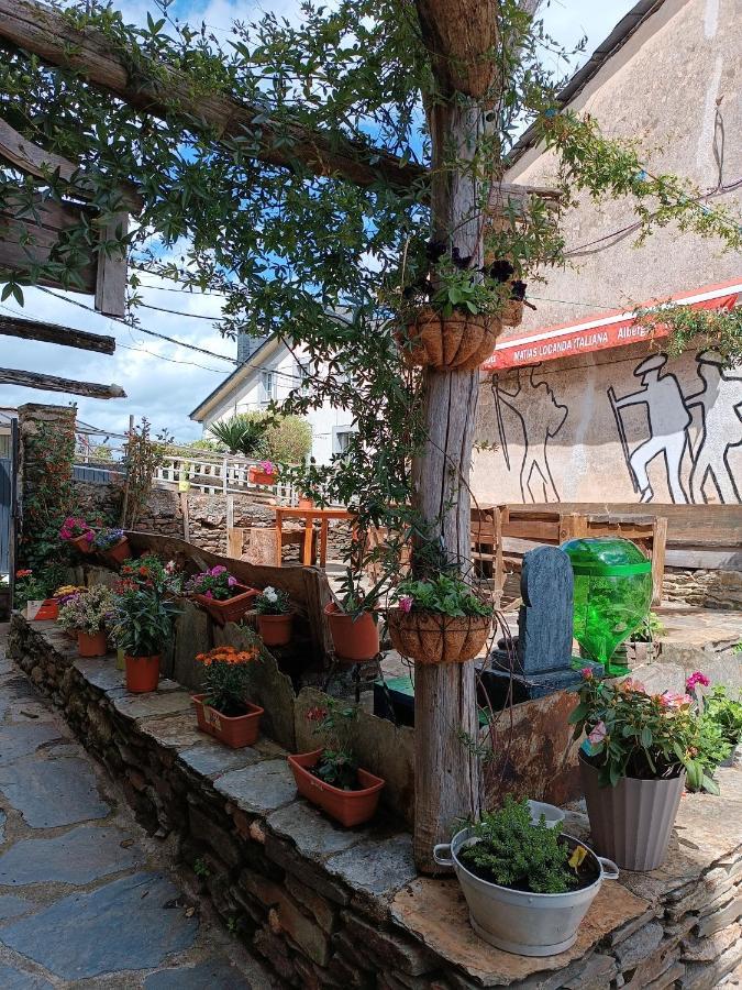 Pension Y Albergue Matias Locanda 萨里亚 外观 照片